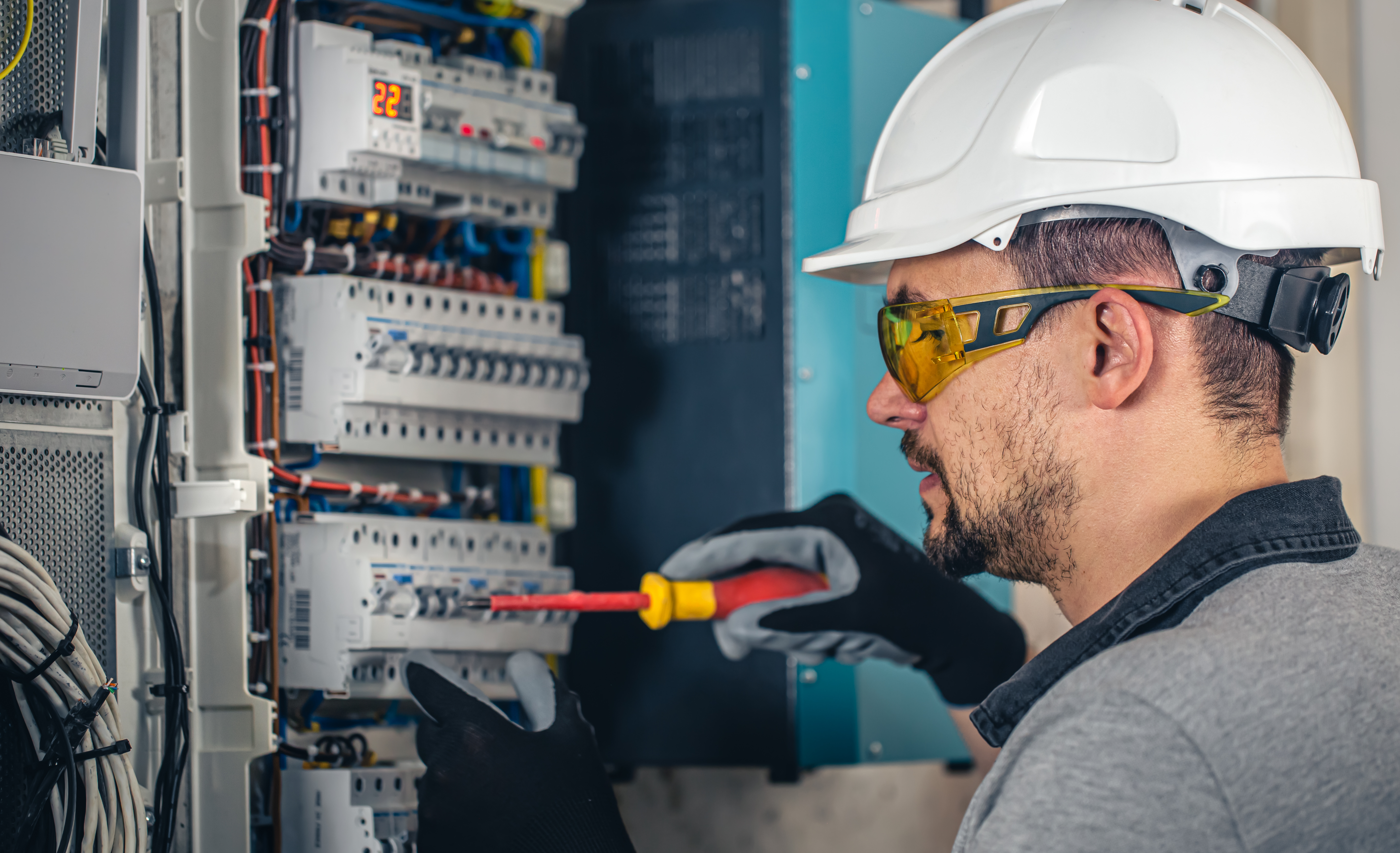 İzmir endüstriyel elektrik bakım hizmetleri